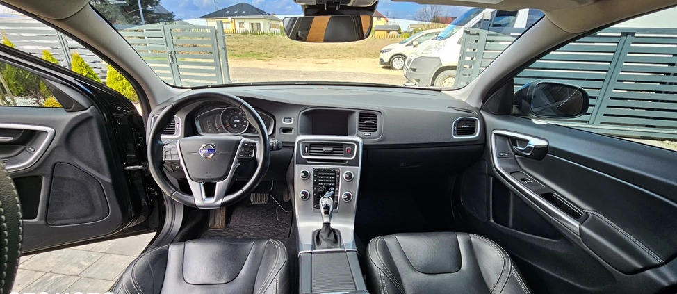 Volvo S60 cena 61500 przebieg: 144700, rok produkcji 2017 z Siedlce małe 137